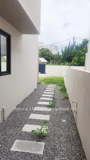 Duplex Neuf À Vendre À Quatre Bornes
