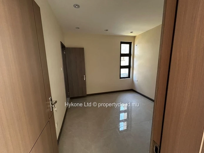 New Villa For Sale In Pereybere