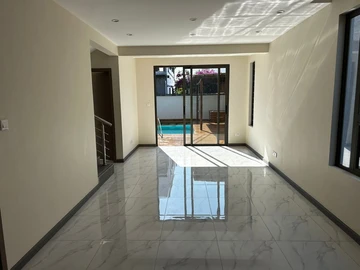 5 Bedroom Villa