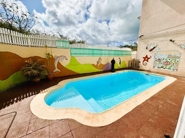 6 Bedroom House
