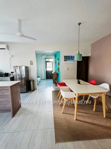 Apartment For Sale In Albion (3-Story Building)