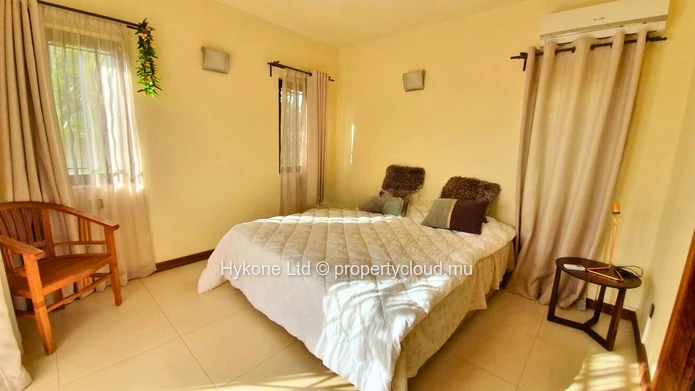 Villa For Sale In Albion