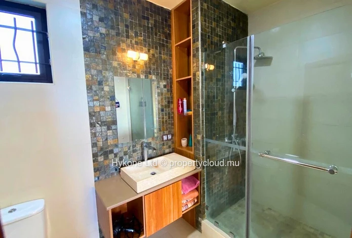 Villa For Sale In Albion