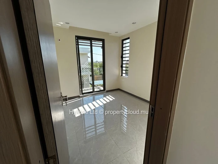 New Villa For Sale In Pereybere