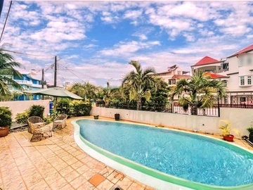 6 Bedroom House