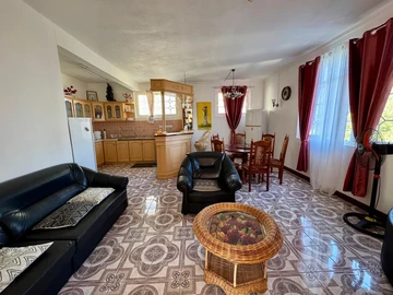 6 Bedroom House