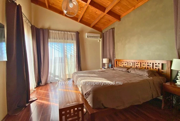 Villa For Sale In Albion