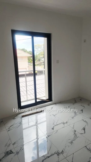 Duplex Neuf À Vendre À Quatre Bornes