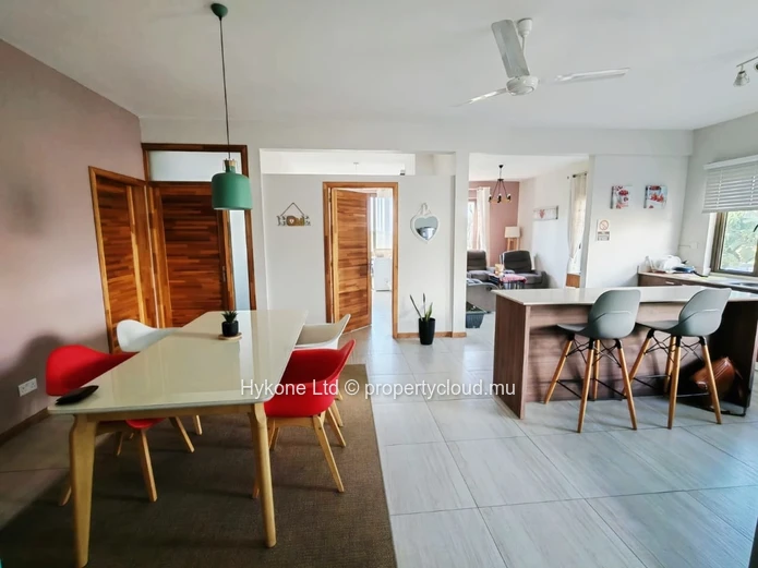 Apartment For Sale In Albion (3-Story Building)