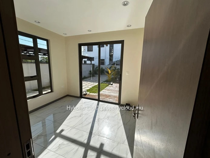 New Villa For Sale In Pereybere