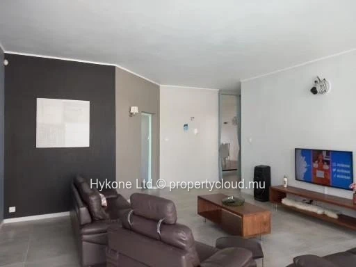 Villa For Sale In Pereybere