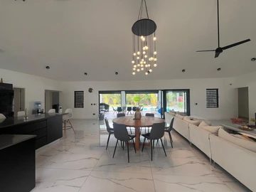 4 Bedroom Villa