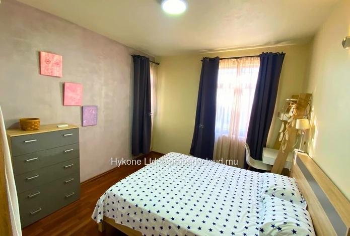 Villa For Sale In Albion
