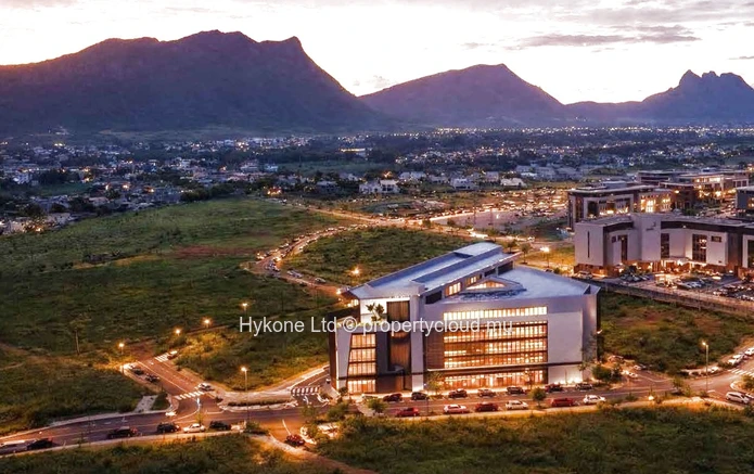 Terrain Commercial À Vendre À Moka Smart City