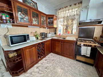 6 Bedroom House