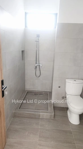 Duplex Neuf À Vendre À Quatre Bornes