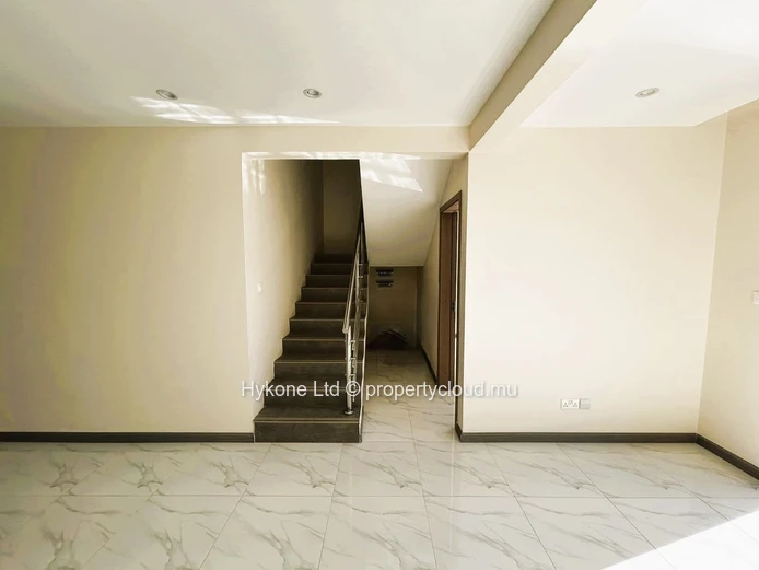 New Villa For Sale In Pereybere