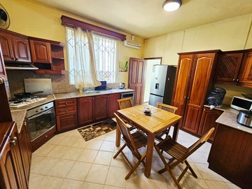 5 Bedroom Villa