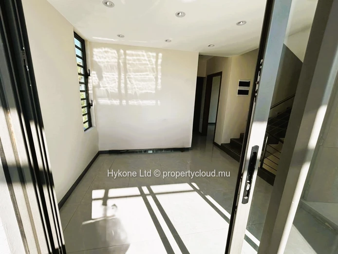 New Villa For Sale In Pereybere