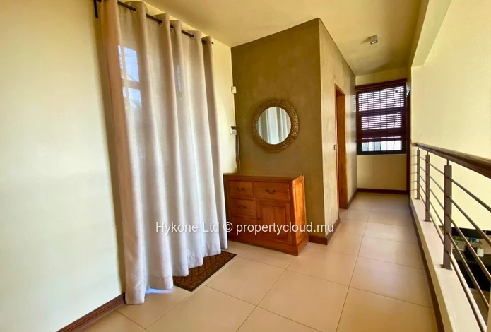 Villa For Sale In Albion