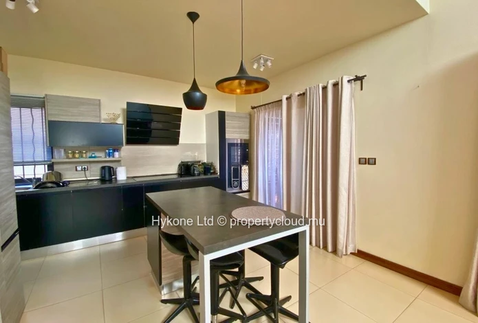 Villa For Sale In Albion