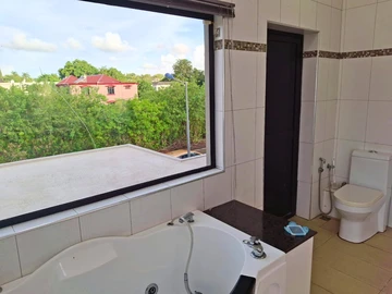 5 Bedroom Villa
