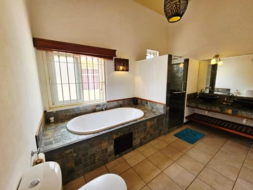 5 Bedroom Villa