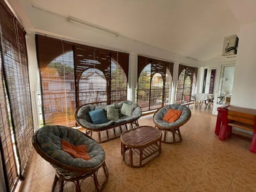 6 Bedroom House